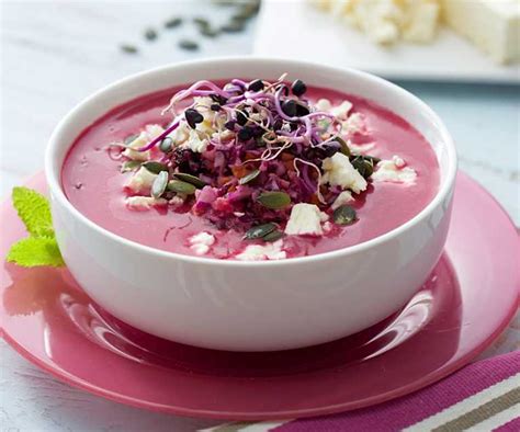 Gazpacho de remolacha con almendras