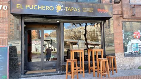 Fachada antigua de la Cafetería El Puchero en Madrid