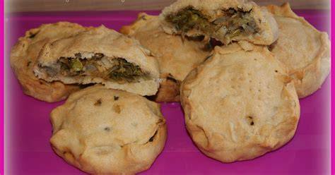 Panades de verdura con guisantes y alcachofas