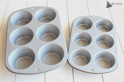 Imagen de magdalenas o cupcakes horneados en moldes de silicona de colores