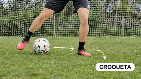 Jugador de fútbol realizando el regate de 