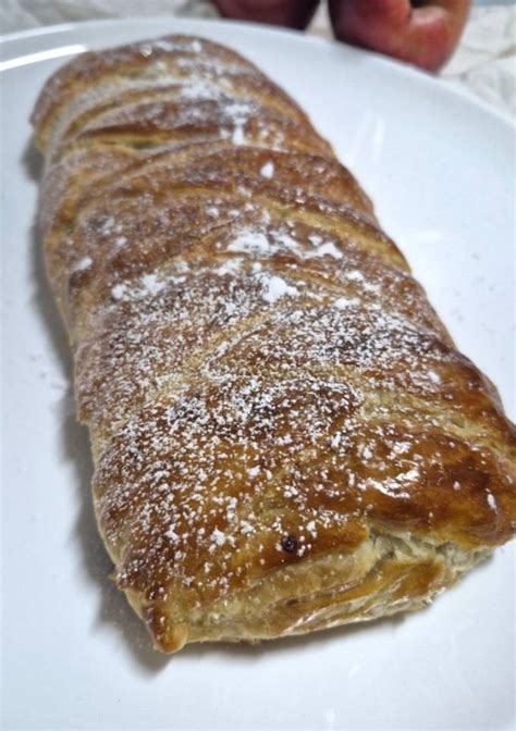 Trenza de hojaldre rellena de manzana y frutos secos