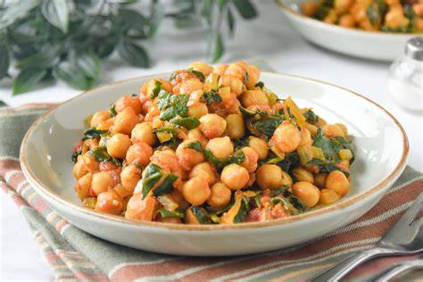 Plato de garbanzos con espinacas
