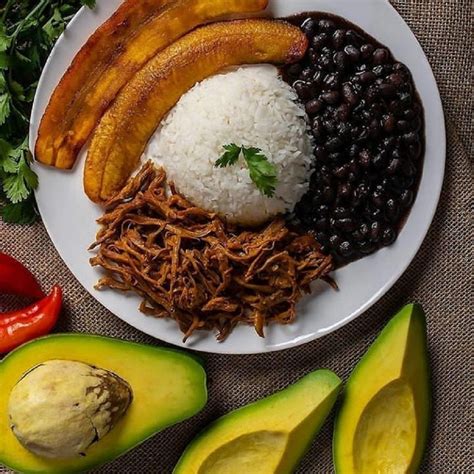 Plato típico de pabellón criollo venezolano