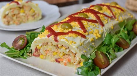Ingredientes frescos para el relleno de atún y patata