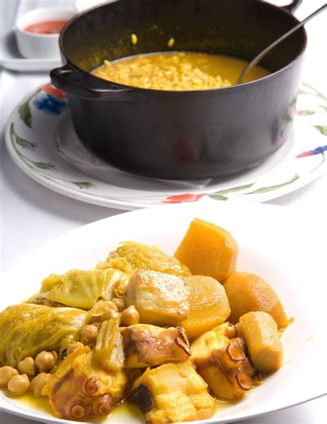 Plato tradicional de putxero de polp servido en una mesa rústica