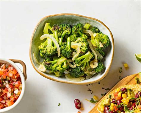 plato de floretes de brócoli asados con especias