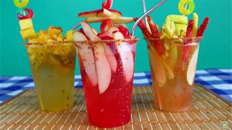 variedades de micheladas con frutas y condimentos