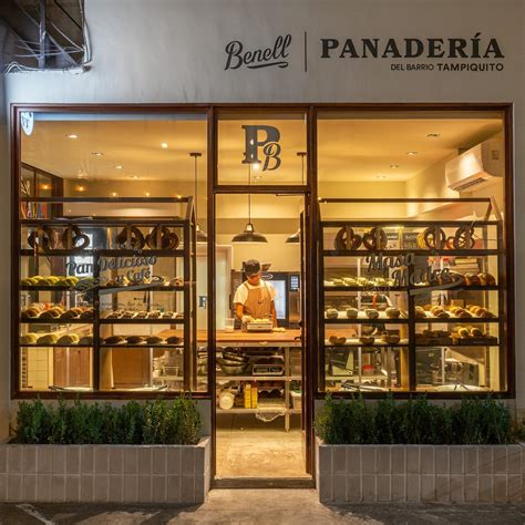 Fachada de Panadería Confitería Molino en Motril