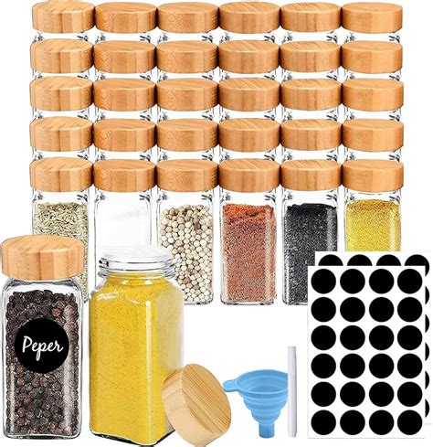 Tarros de cristal con tapas de bambú y etiquetas