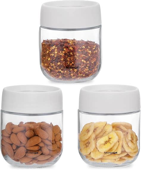 Tarros de cristal apilables con diferentes ingredientes secos