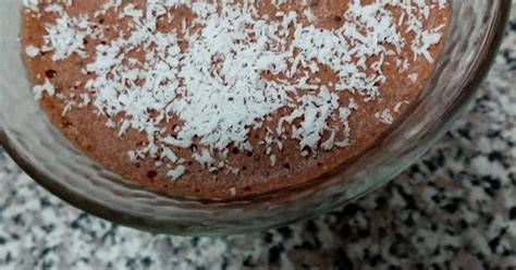 Detalle de un coquito espolvoreado con coco rallado