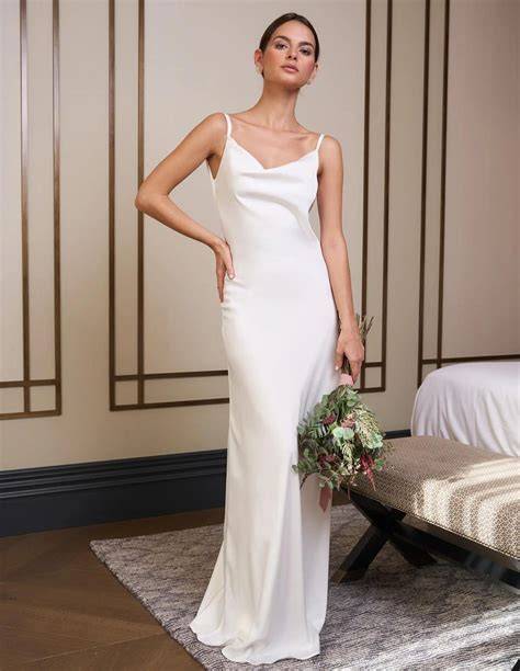 vestido de novia de crepé con caída fluida