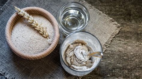 Ingredientes básicos para masa madre: harina y agua