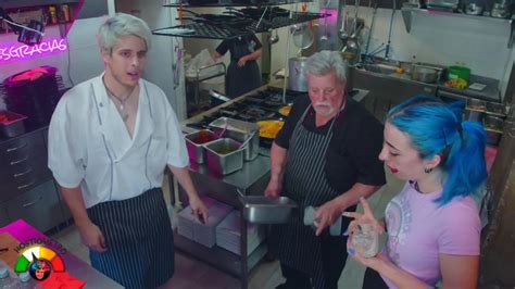 Imagen de los integrantes de Arroz y desgracias en la cocina del restaurante