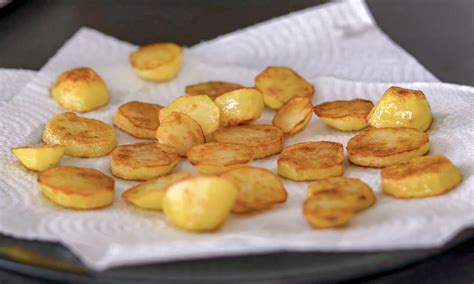 Patatas agustinas en papel parafinado