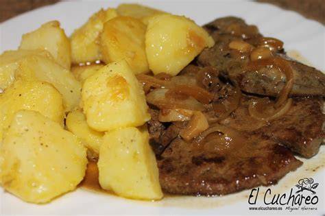 Hígado encebollado con patatas