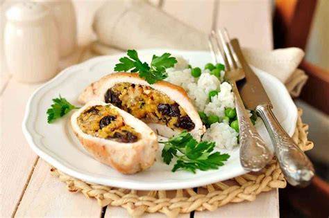 Pechugas de pollo rellenas con salsa de nueces