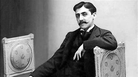 Marcel Proust con una magdalena y té