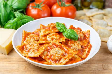 Raviolis de merluza con calabacín, listos para gratinar