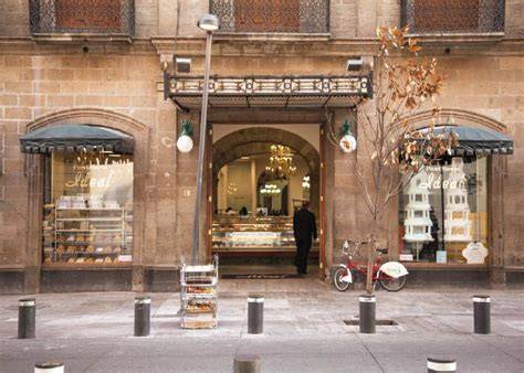 Fachada de una panadería tradicional en Viladecans