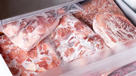 Proceso de descongelación de carne en la nevera