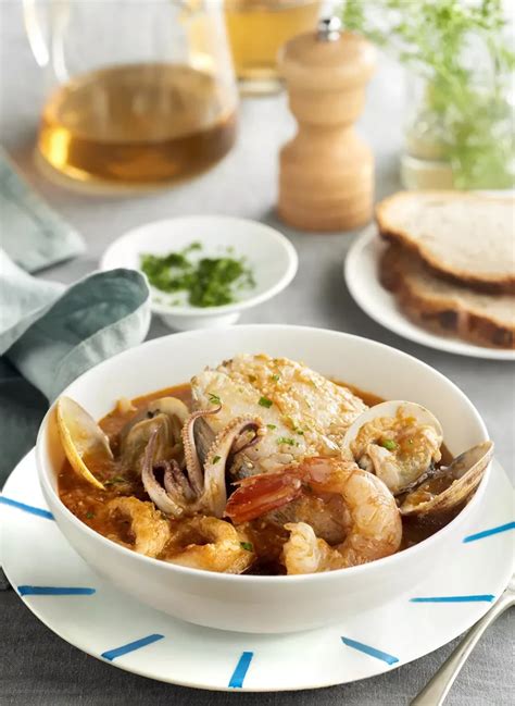 Zarzuela de merluza, calamar, almejas y gambas