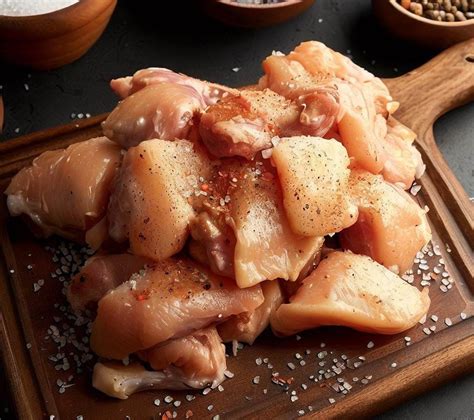 Pollo salpimentado y enharinado