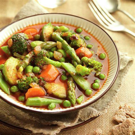 Variedad de verduras frescas para menestra
