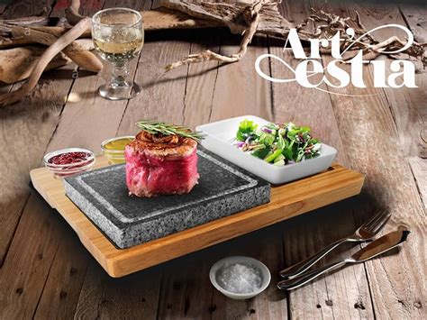 Piedra de granito caliente con carne asándose
