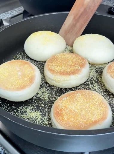 Pancitos cocinándose en sartén