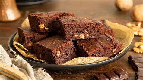 Brownie saludable cortado en porciones