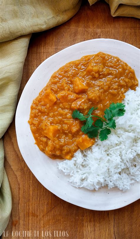 Curry de lentejas rojas con boniato y arroz