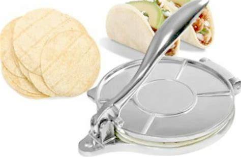 Prensa para tortillas aplanando masa para empanadas