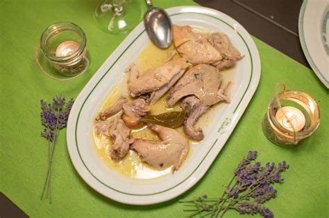 Ingredientes frescos para perdiz escabechada