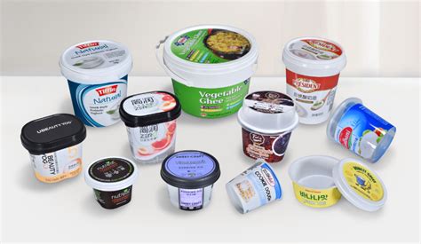 Ingredientes medidos con envase de yogur