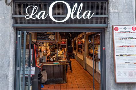 Fachada de La Olla en la calle Diputación de Bilbao