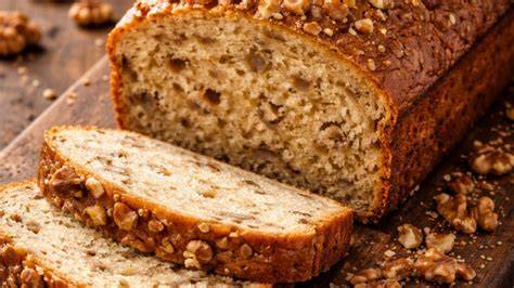 Corte de bizcocho esponjoso con nueces
