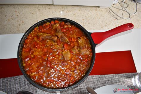 Arroz recién descongelado y listo para servir en un tazón