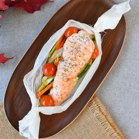 Proceso de preparación del papillote de salmón con verduras
