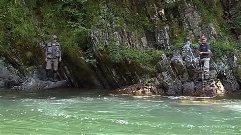 Pescadores en el río Sella