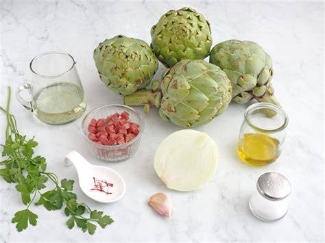 Ingredientes frescos para alcachofas a la montillana
