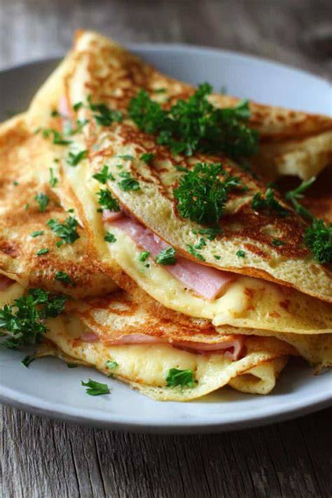 Crêpe salada con queso de cabra, bacon y huevo en Le Petit Josselin