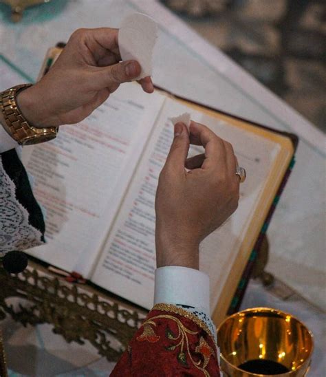 Celebración de la Eucaristía con la fracción del pan