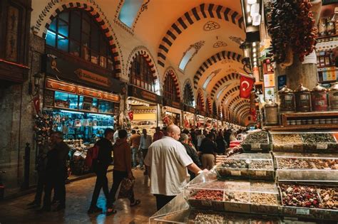 Mercado tradicional de Estambul con ausencia de carne de cerdo