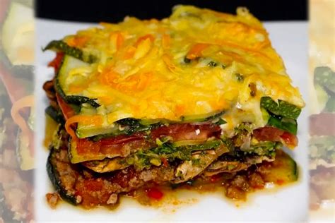 Lasaña de calabaza con carne molida en una fuente de horno