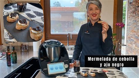 Thermomix TM31 con cebolla y ajo sofriéndose