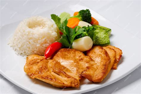 Pechuga a la Villeroy servida con ensalada