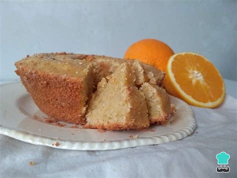 Budín de naranja con avena sin harina listo para servir