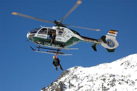 Helicóptero de rescate en montaña